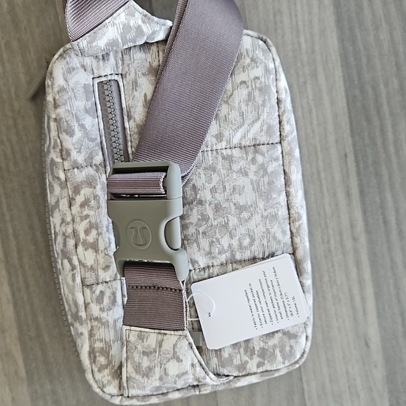 Luluemon Quilted Grid Belt Bag - Picture 2 of 2